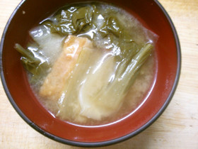 朝食 チンゲン菜 さつま揚げの お味噌汁