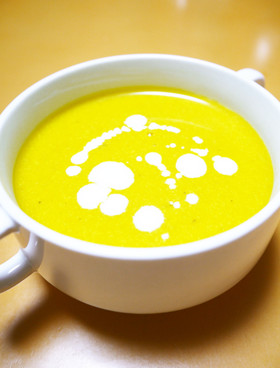 ハロウィンの食卓に♪豆乳パンプキンスープ