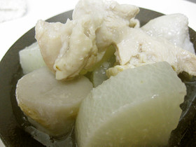 土鍋で大根・里芋・鶏肉の煮物