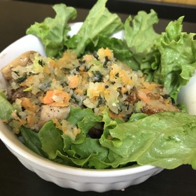 鶏肉のヘルシー丼〜バジルと野菜のソース♪