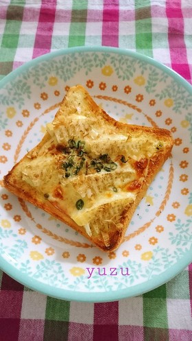 朝食やランチに♪筍とハムのチーズトースト