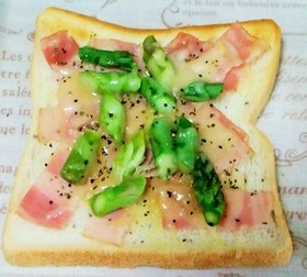 爽やかチーズベーコンアスパラトースト
