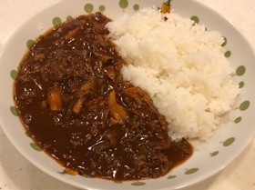 圧力鍋で、安い牛肉もとろけるハヤシライス