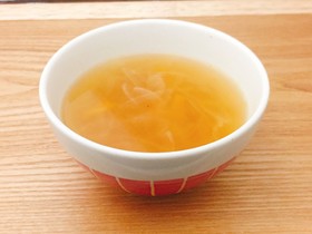 玉葱と人参のコンソメスープ