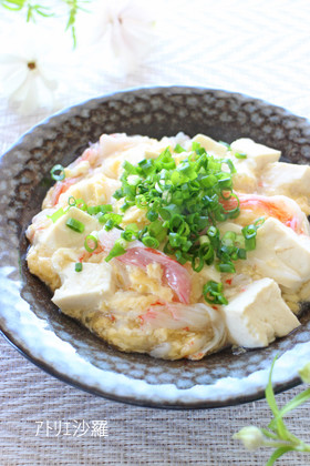 簡単♪ふんわり卵とカニカマで豆腐の煮込み
