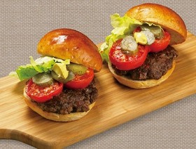 贅沢に味わう！福島牛丸ごとハンバーガー